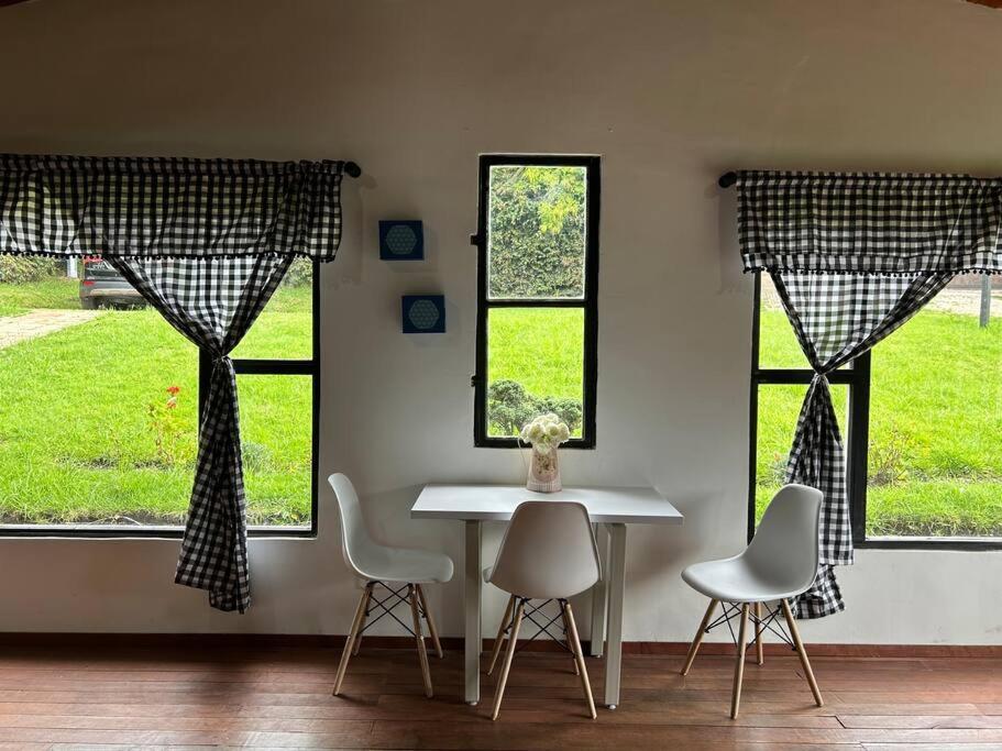 Hermosa De Campo Selah 木屋 Tabio